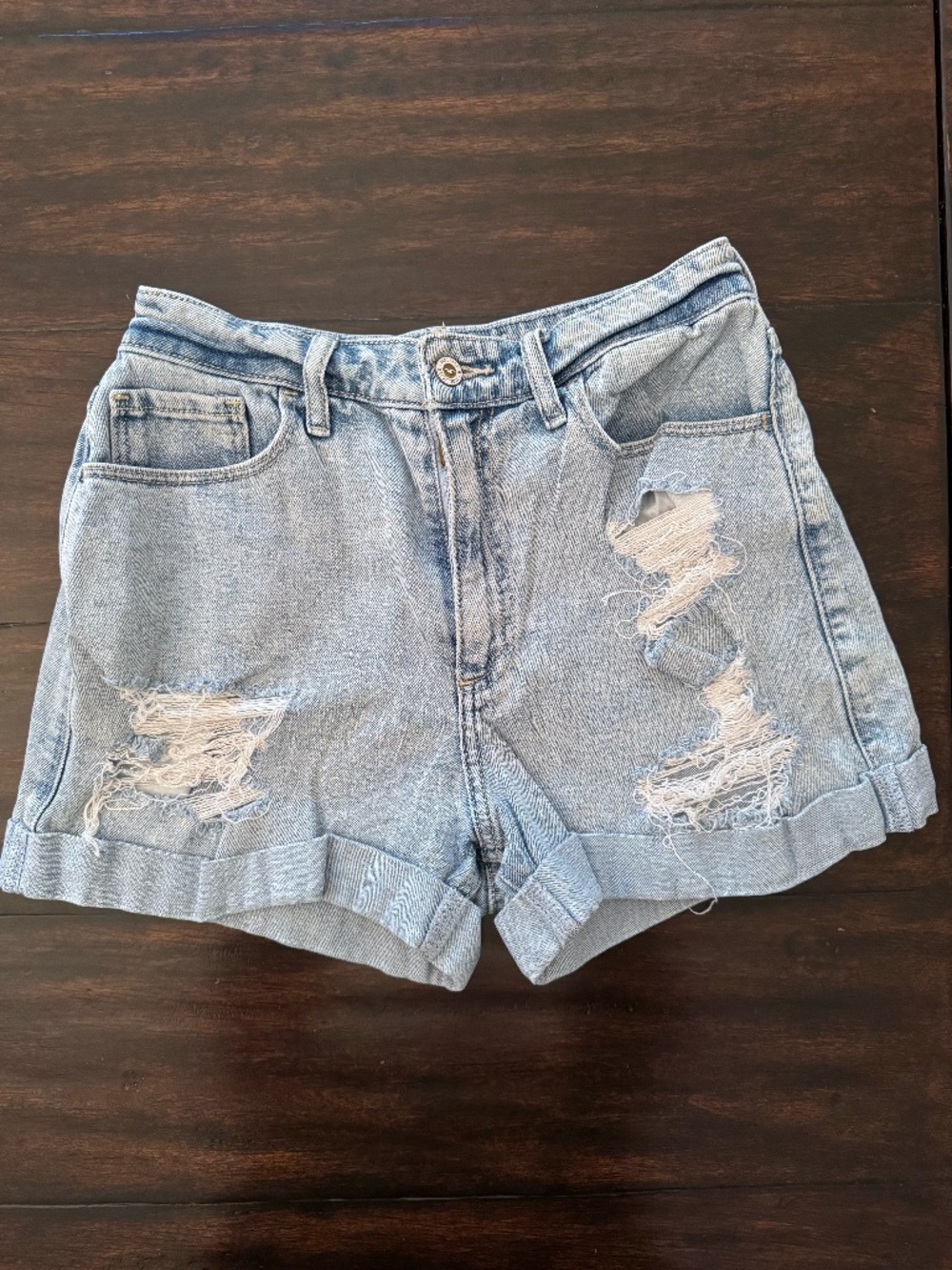 Hollister Curvy Ultra High Rise Mom Shorts Light Wash Distressed Denim 5 W27